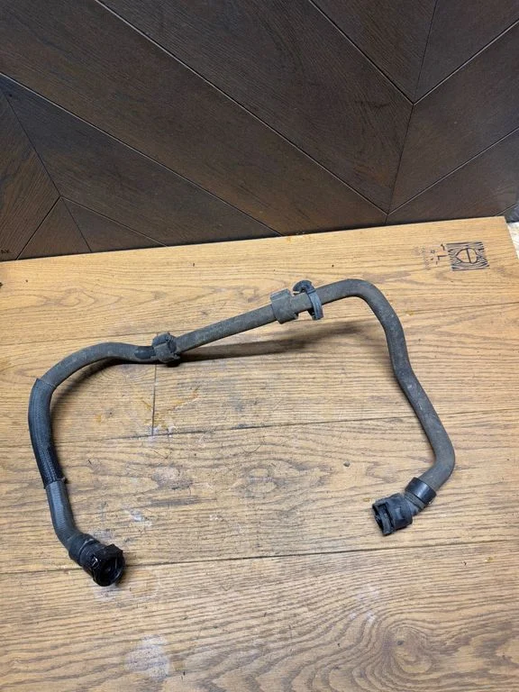 Coolant pipe/hose