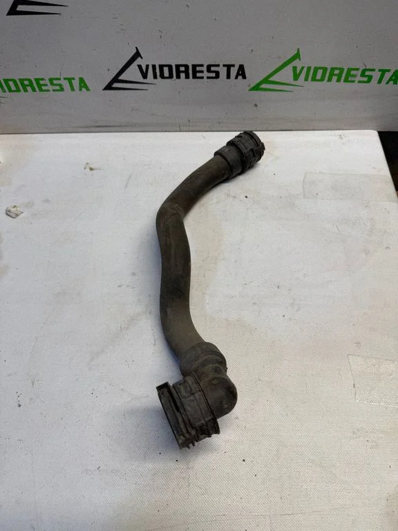 Coolant pipe/hose