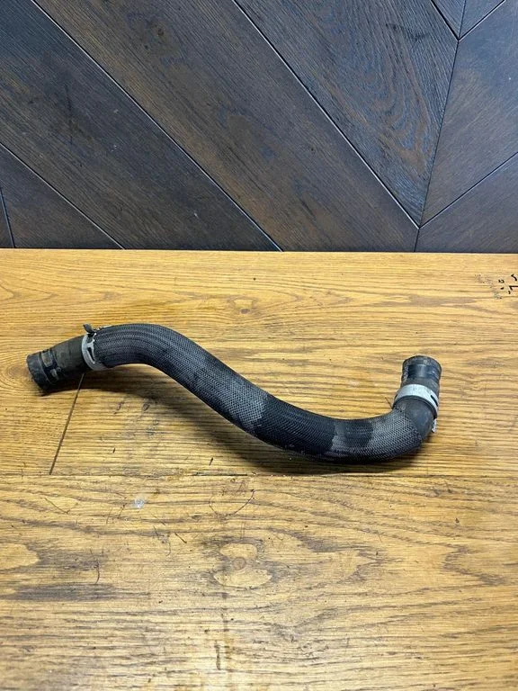 Coolant pipe/hose