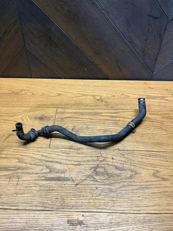 Coolant pipe/hose