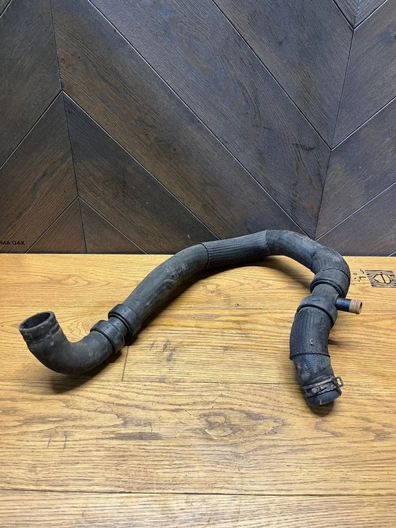 Coolant pipe/hose