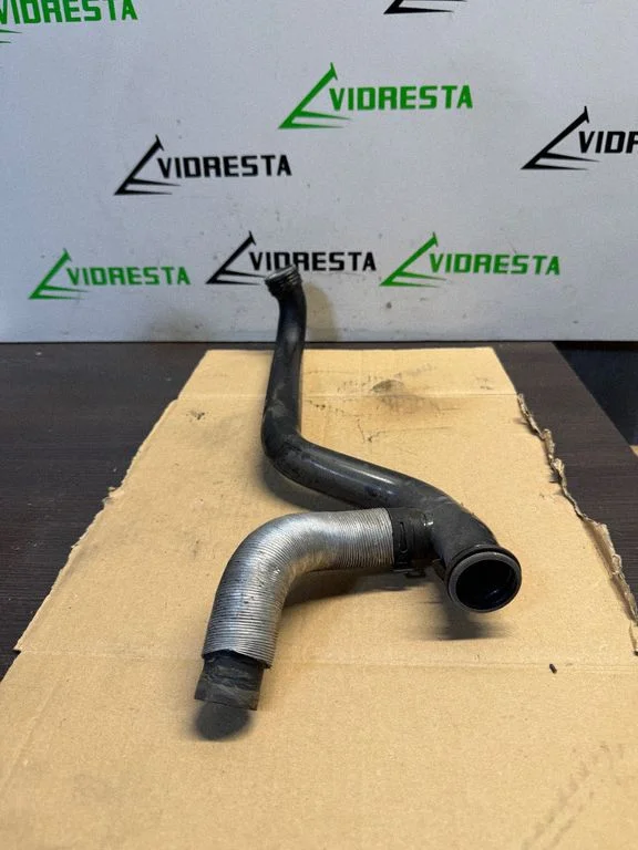 Coolant pipe/hose