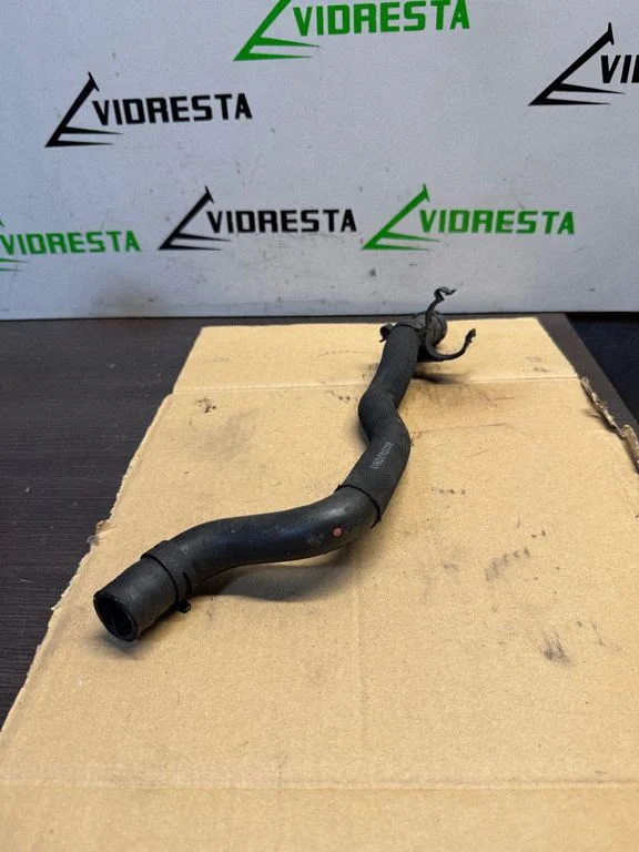 Coolant pipe/hose