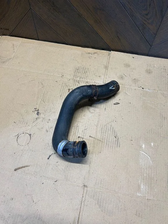 Coolant pipe/hose