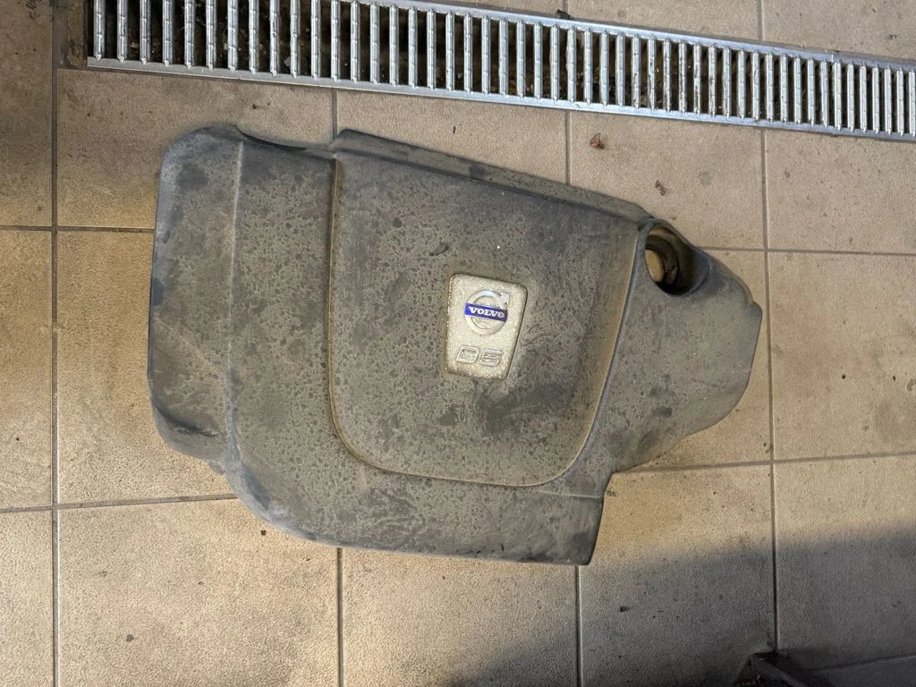 Engine cover (trim) – Volvo XC60 (2009-2013)