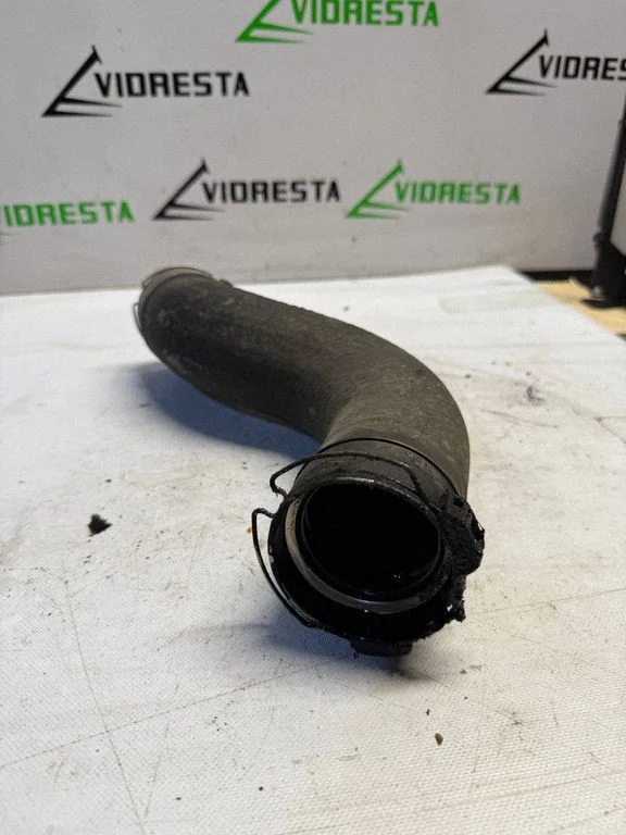 Coolant pipe/hose
