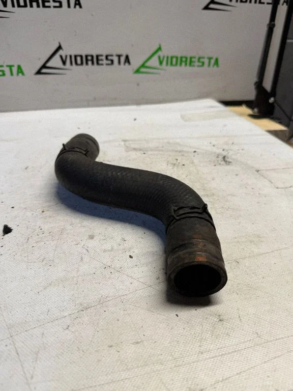 Coolant pipe/hose