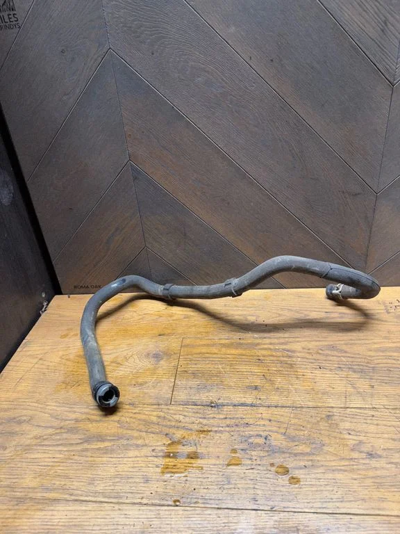Coolant pipe/hose