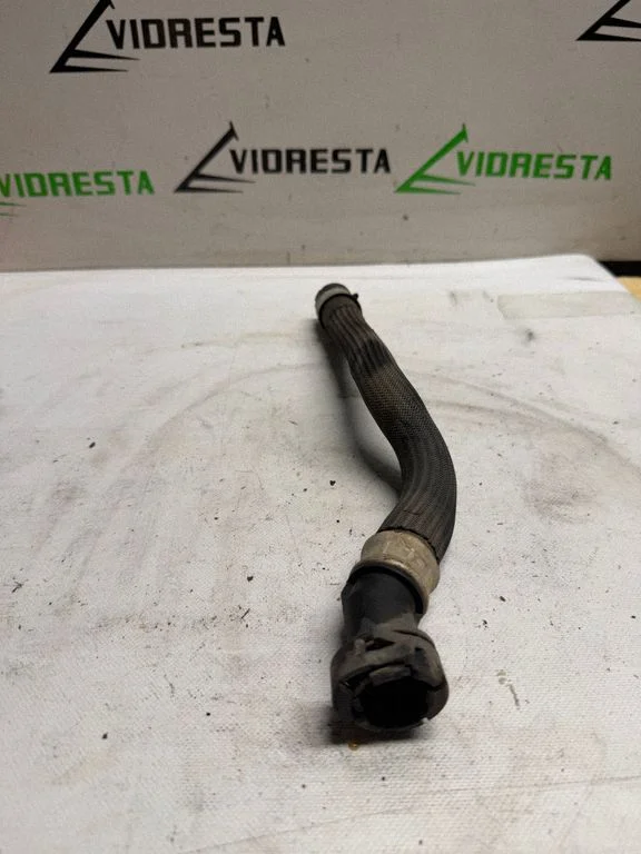 Coolant pipe/hose
