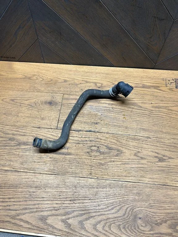 Coolant pipe/hose