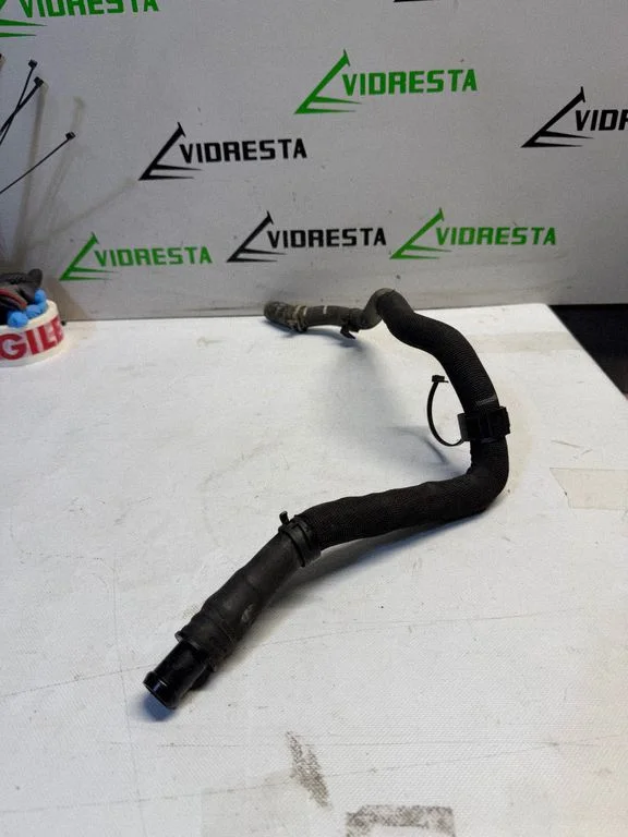 Coolant pipe/hose