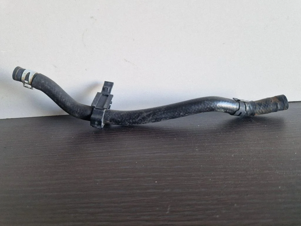 Coolant pipe/hose