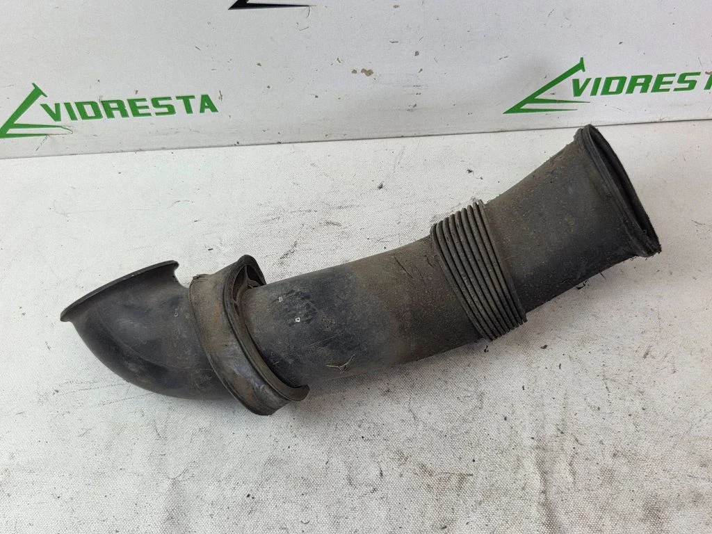 Air intake duct part 7L6129752B