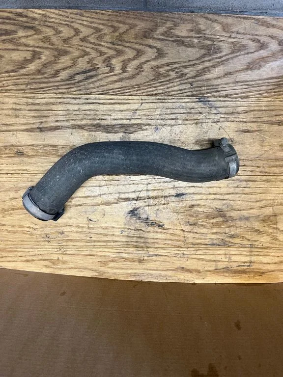 Coolant pipe/hose