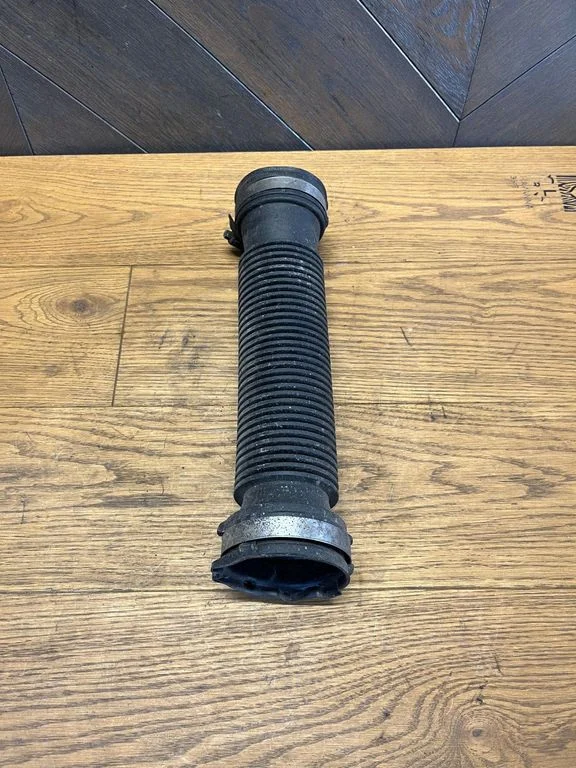 Air intake hose/pipe 8200