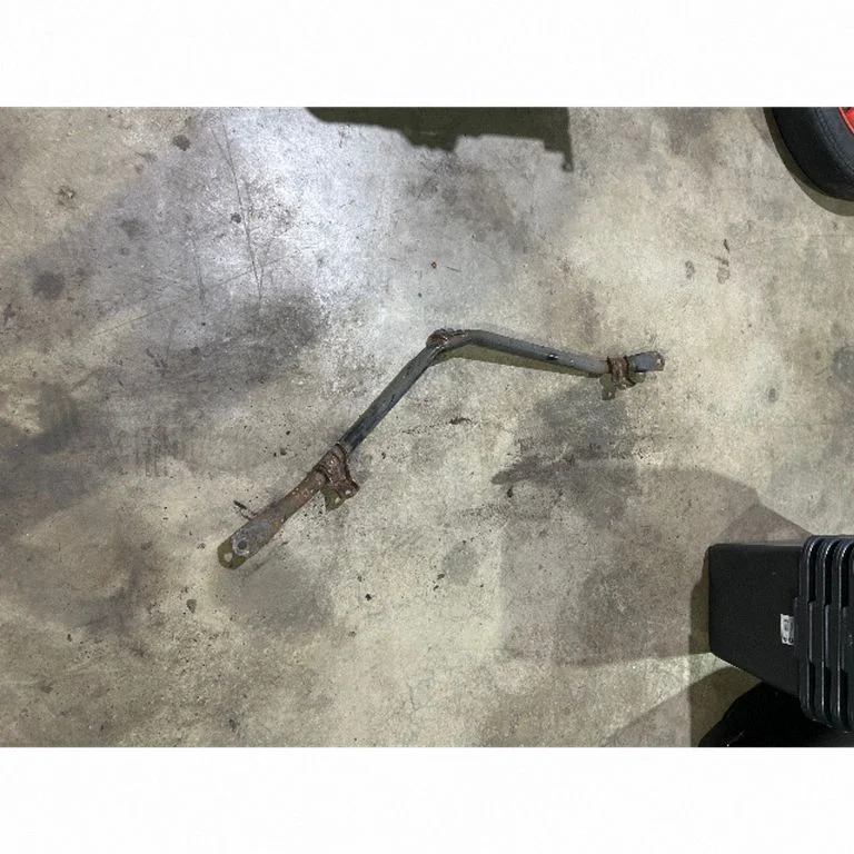 Fuel tank mounting bracket