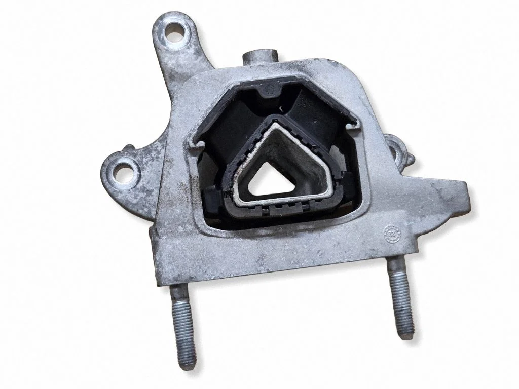 Engine mount bracket 9826551380