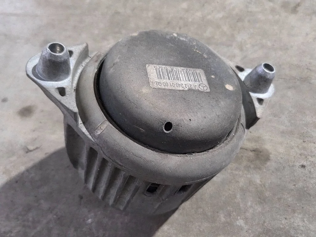 Engine mount bracket A2122400100