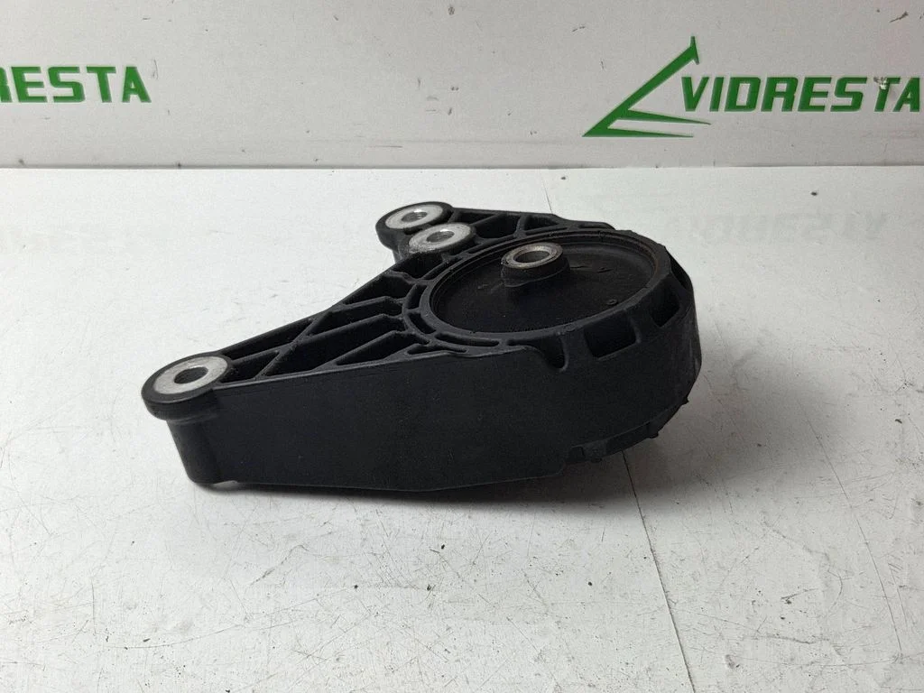 Engine mount bracket 21932G7100