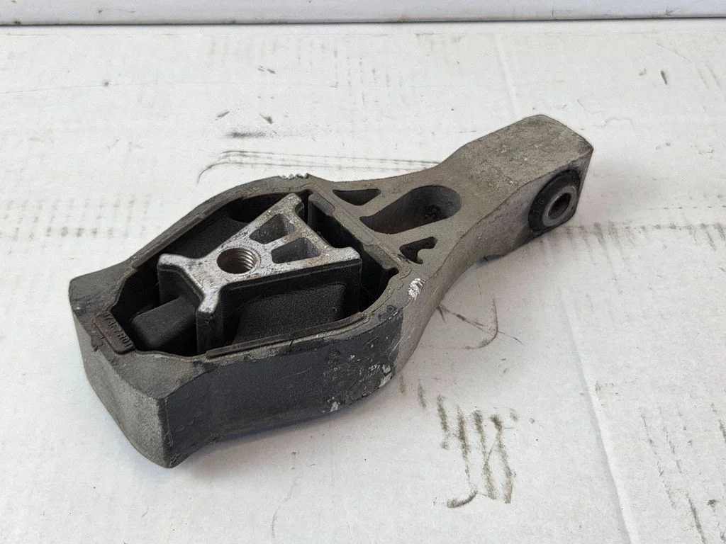 Engine mount bracket 9805734780
