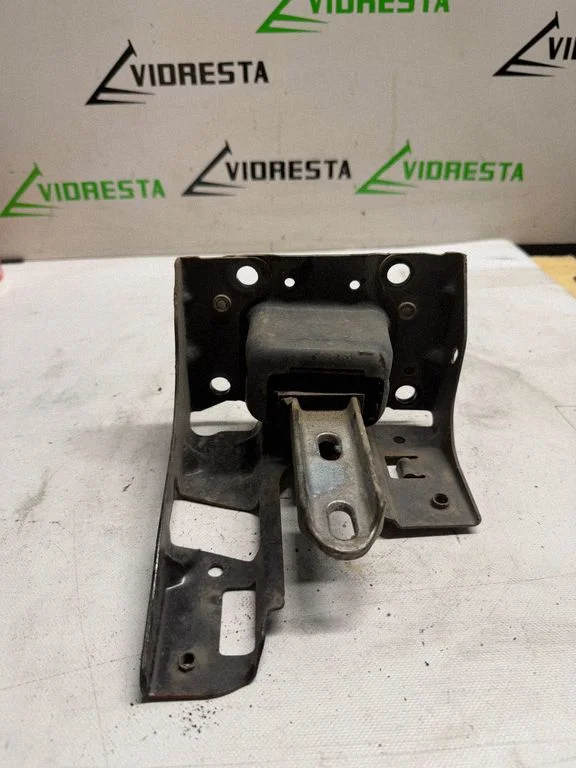 Engine mount bracket 70880