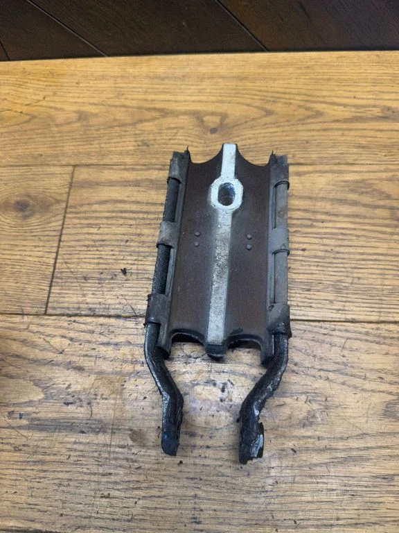 Engine mount bracket