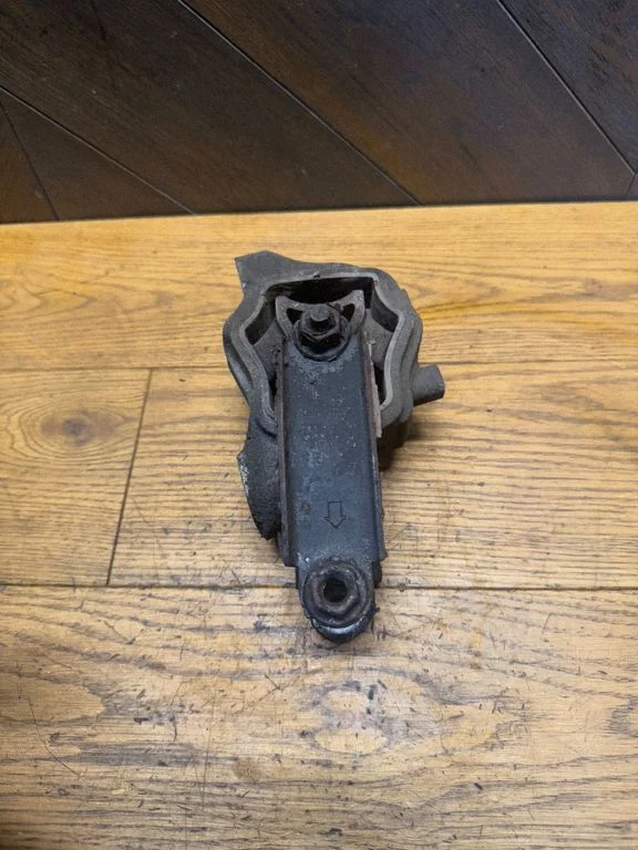 Engine mount bracket 6G926P082LB