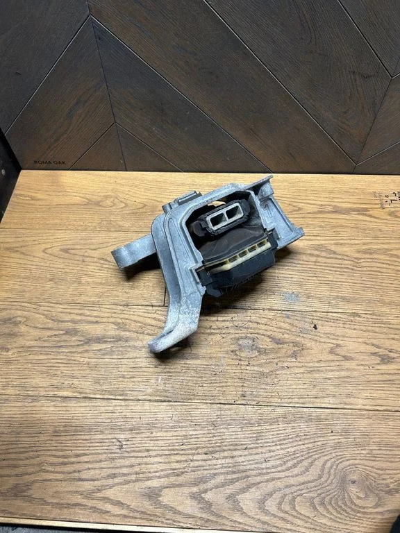 Engine mount bracket JX616F012DD