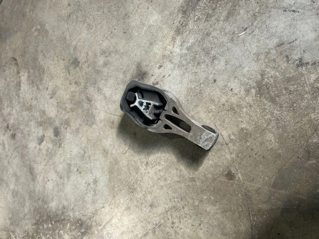 Engine mount bracket 9811786680