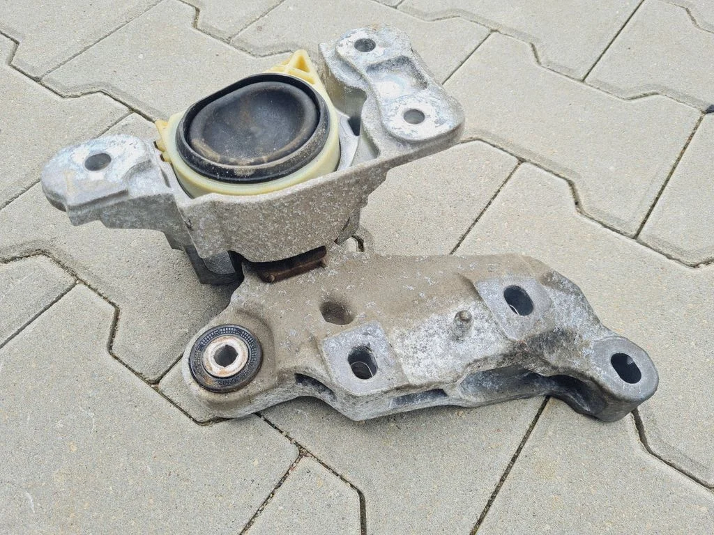 Dzinēja spilvens 4472411200
