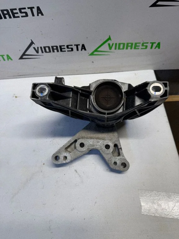 Engine mount bracket 009956ALU