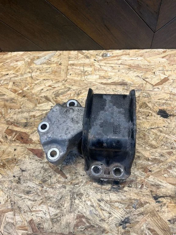 Engine mount bracket 9682026780