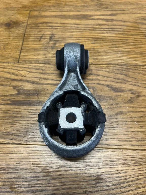 Engine mount bracket 11350JD000
