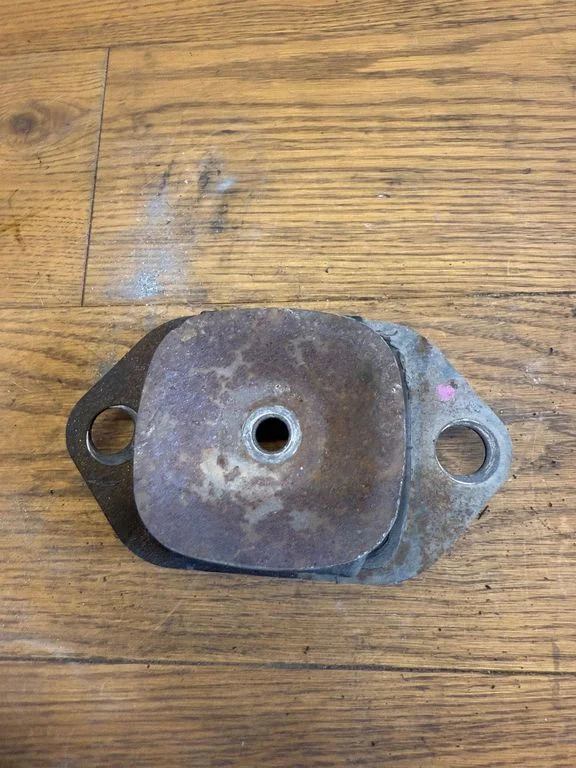 Dzinēja spilvens 4BB0A