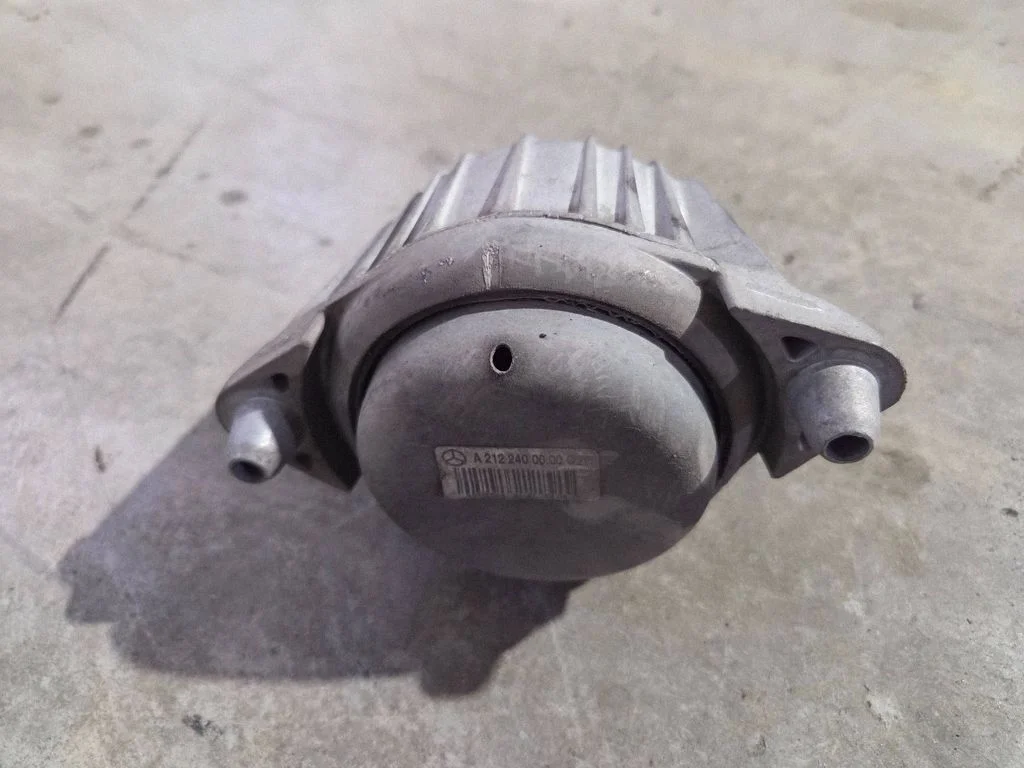 Engine mount bracket A2122400000