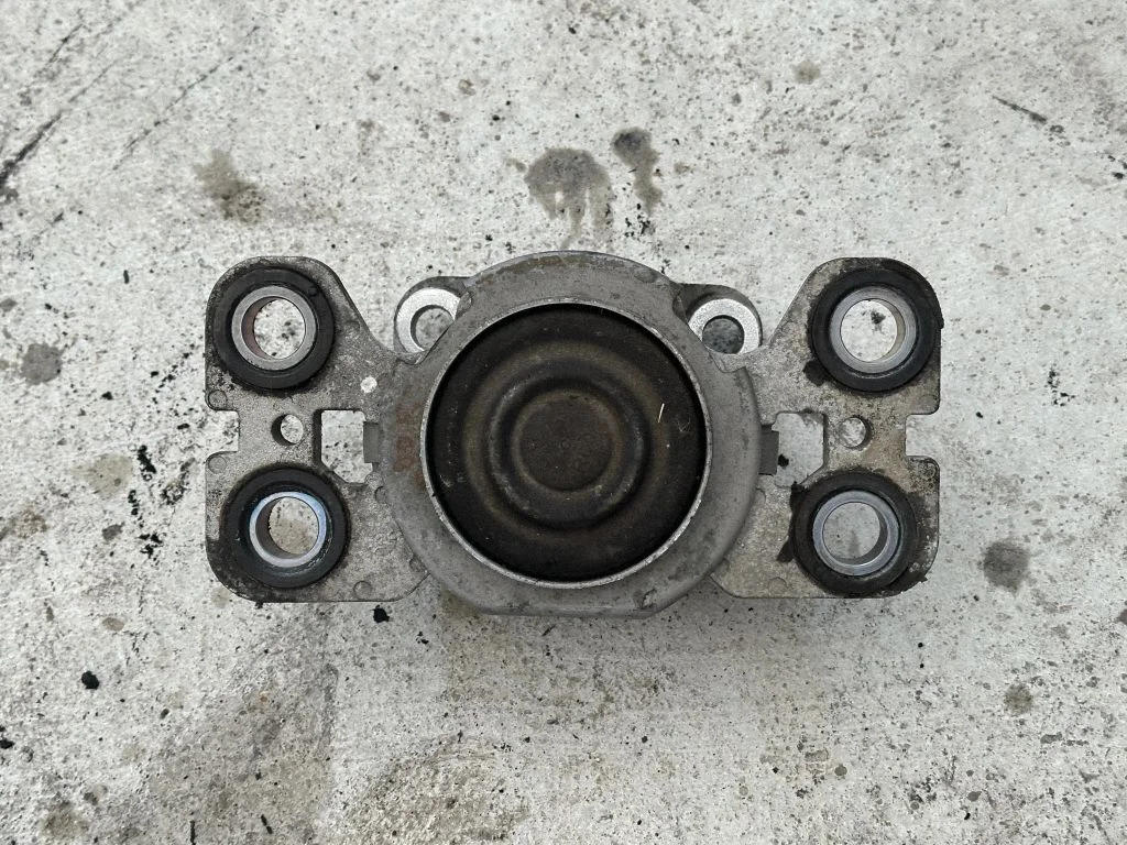 Engine mount bracket 311687502