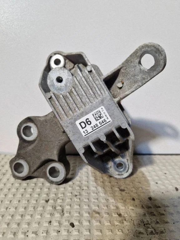 Engine mount bracket 13248546