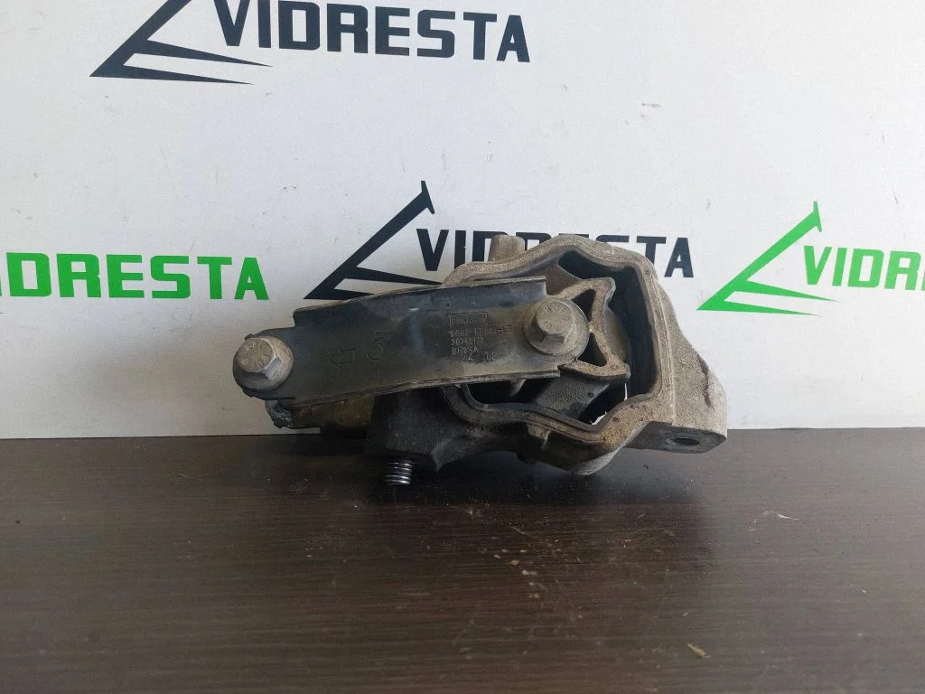 Engine mount bracket 30748173