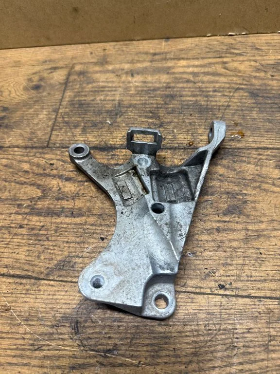 Engine mounting bracket 113103198