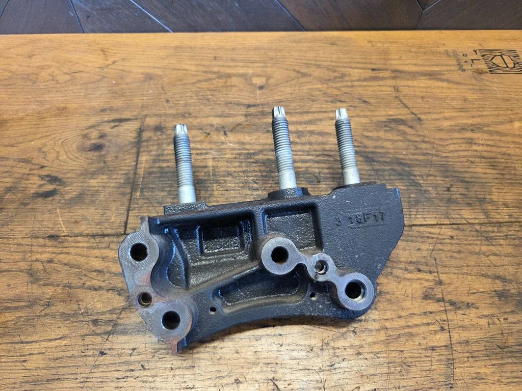 Engine mounting bracket – Ford Transit Custom (2013-2023)
