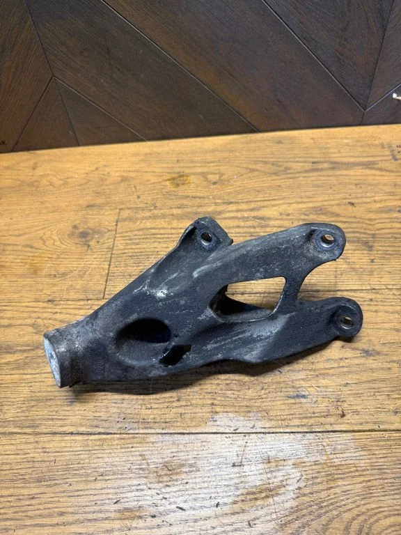 Engine mounting bracket 8K0199307BK