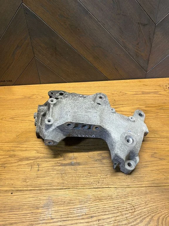 Engine mounting bracket – Opel Vivaro (2014-2018)