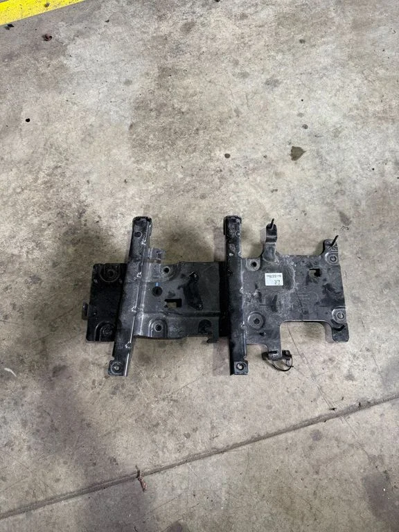 Engine mounting bracket – Peugeot 208 II (2019-)