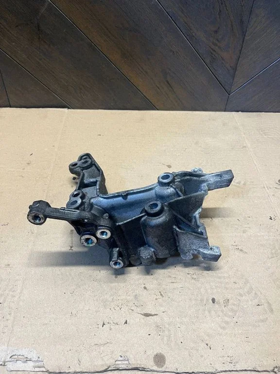 Engine mounting bracket 9804121180