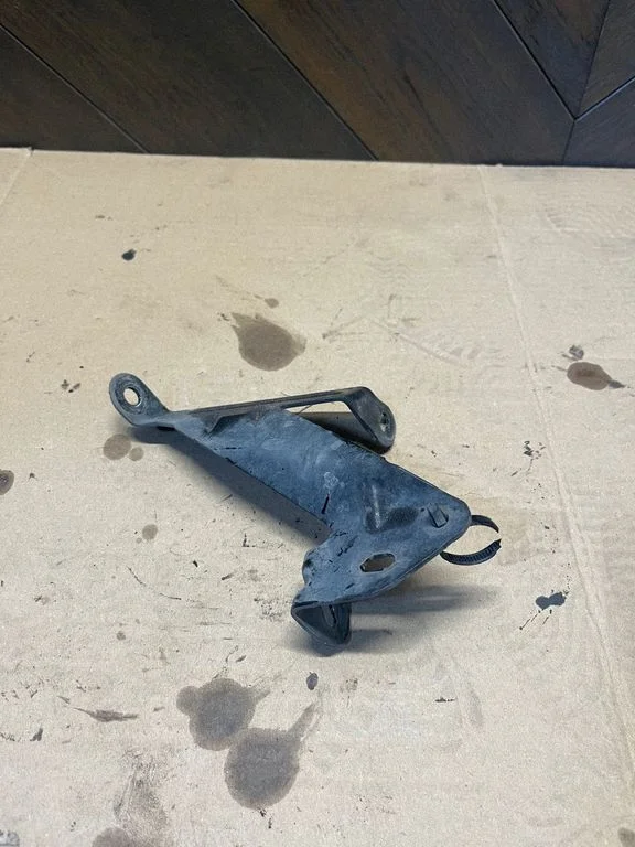 Engine mounting bracket 9802537680