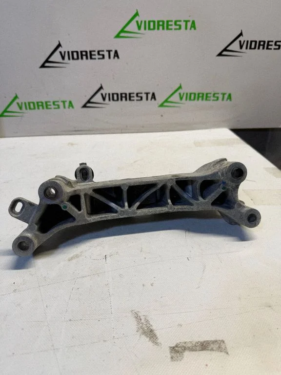 Engine mounting bracket 9674960380