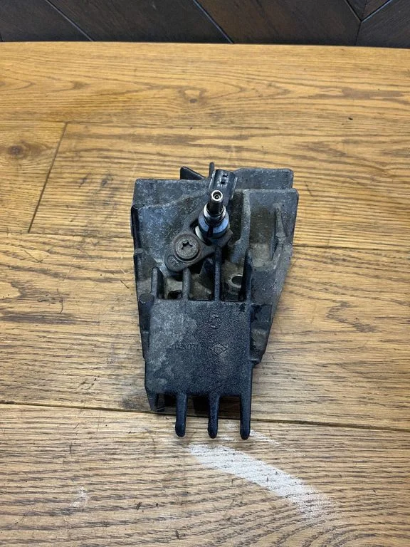 Engine mounting bracket 8200771226