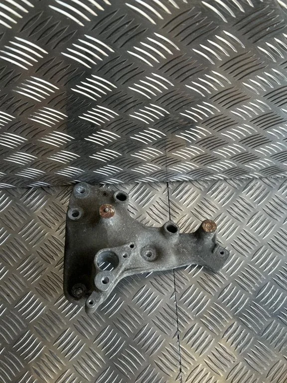 Mootori kinnituskronstein 678006762R