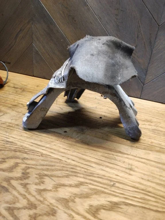 Mootori kinnituskronstein 8K0199388