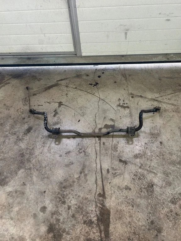 Stabilizator przedni AV615482EB